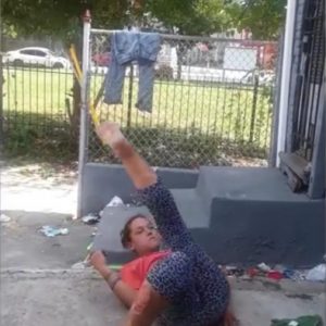 بالفيديو: إمرأة ‘زومبي’ في بيت مهجور!
