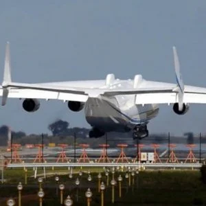 بالفيديو شاهد| أضخم طائرة في العالم.. جناحيها أطول من ملعب كرة قدم