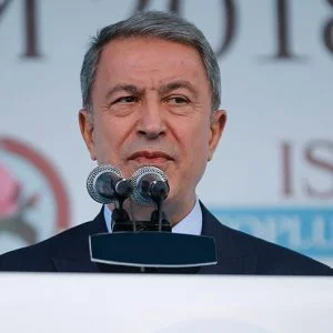 وزيرالدفاع التركي: لن نسمح بفرض الأمر الواقع في جزيرة قبرص