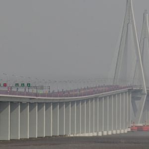 هل شاهدت أطول جسر في العالم ؟ جولة بالفيديو تطلعك على جسر الصين البحري
