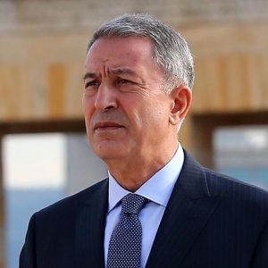 وزير الدفاع التركي يلتقي نظيره القطري