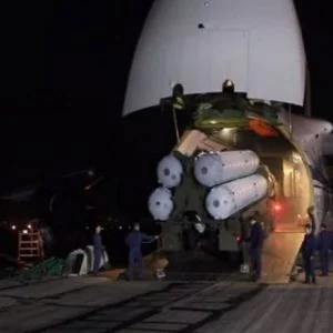 روسيا تعلن إتمام تسليم منظومة صواريخ “إس 300” للنظام السوري (فيديو)