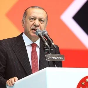 أردوغان يطمئن الأتراك بشأن الليرة