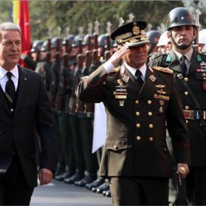 وزير الدفاع التركي يستقبل نظيره الفنزويلي