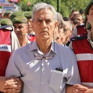 قائد الانقلاب الفاشل : باعتنا إسرائيل