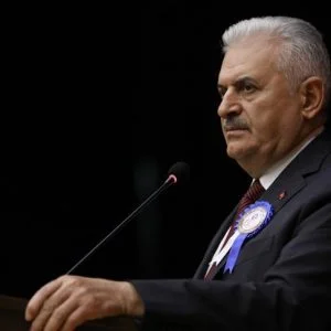 رئيس البرلمان التركي: من المخزي للولايات المتحدة أن تتعاون مع منظمة إرهابية