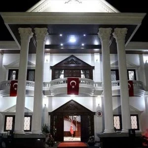 تشاووش أوغلو يفتتح سفارة تركيا لدى لاوس