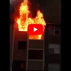 شاهد بالفيديو.. أم ترمي طفلها من النافذة لإنقاذه من الحريق