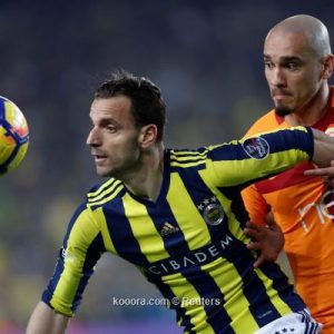 الاتحاد التركي يوقع عقوبات قاسية على لاعبي جالطة سراي وفنربخشة