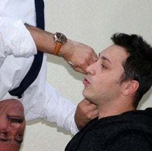 بالصور.. "الحلاق الوطواط" الأشهر في تركيا 3