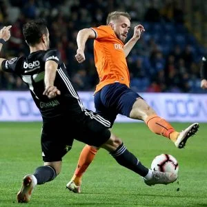 بشكتاش يسقط أمام باشاك شهير في الدوري التركي