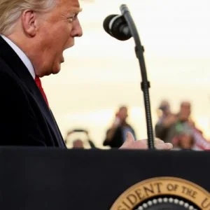 بعد فوز الديمقراطيين في الكونغرس.. هل سيعزلون ترمب؟