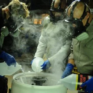 حقائق لا تعرفونها عن الحمض الذي أذيبت به جثة “خاشقجي”.. هذا ما يحدث عند ملامسته للجلد