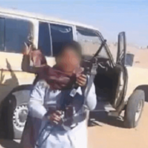 بالفيديو: طفلان يلهوان برشاش أمام والدهما في السعودية!