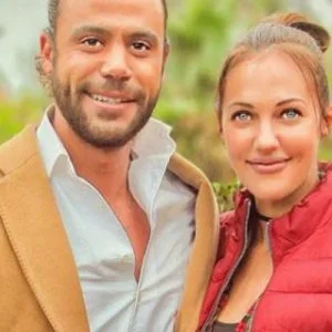 السلطانة هويام في القاهرة، وتزور موقع تصوير فيلم “لص بغداد”برفقة ممثل مصري مشهور