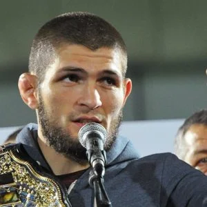 نصيحة المصارع حبيب محمدوف للفتيات تشعل مواقع التواصل الاجتماعي (فيديو)