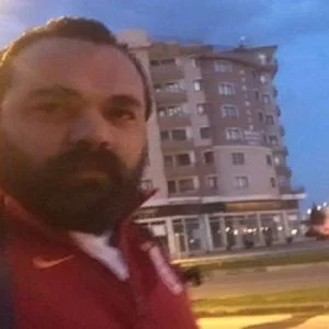 مصور يضرب عريس في حفل زفافه بتركيا!