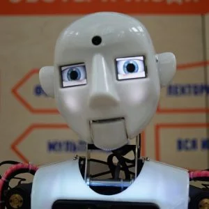 تعيين أول روبوت بوظيفة حكومية في السعودية