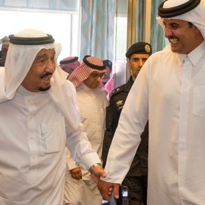 خطوة سعودية تفاجئ قطر قبل قمة الخليج.. والأخيرة ترد