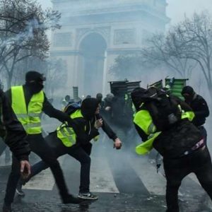 الشرطة الفرنسية تعلن إضرابا مفتوحا وتدعم الاجتجاجات