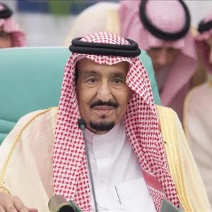 فايننشال تايمز: الملك سلمان غاضب جداً.. سيطيح بعدد من المسؤولين السعوديين وهذا المنصب ينتظر نجله خالد