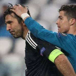 بوفون يكشف سبب تعاقد يوفنتوس مع كريستيانو رونالدو