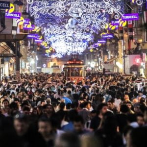 الكشف عن عدد الأجانب المقيمين في تركيا