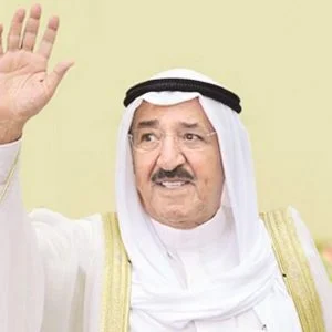 أمير الكويت يتفقد علم قطر.. وهذه ردة فعل الملك سلمان ورئيس وفد الدوحة المشارك في القمة (شاهد)