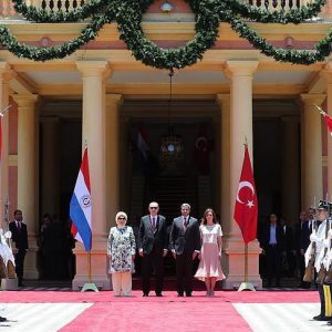 رئيس باراغواي يستقبل الرئيس أردوغان في قصر لوبيز التاريخي