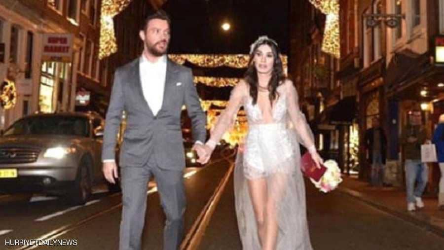 ممثلة تثير الغضب في تركيا بفستان زفافها "صور" 3 ممثلة تثير الغضب في تركيا بفستان زفافها "صور" 2