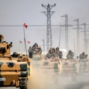 لا تأبه بتهديدات ترامب.. تركيا تواصل حشد قواتها قرب الحدود