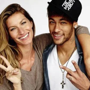 البرازيلي نيمار يقضي ليلة رأس السنة بصحبة 26 حسناء (صور)