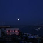 شاهد بالصور.. هكذا تفاعل الأتراك مع "القمر العملاق" الذي زيّن سماء تركيا ​ 9