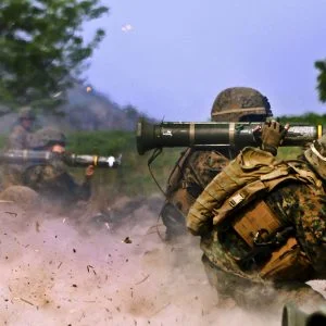 ضبط أسلحة ومعدات عسكرية قرب قاعدة للجيش التركي