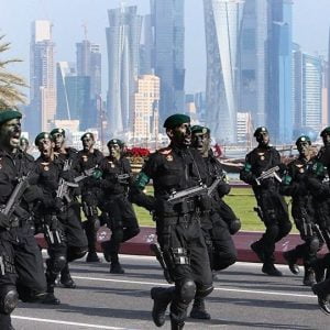 قوة عسكرية قطرية تصل إلى السعودية (صور)