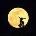 شاهد بالصور.. هكذا تفاعل الأتراك مع "القمر العملاق" الذي زيّن سماء تركيا ​ 27