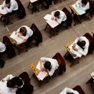 من مخترع الامتحانات؟