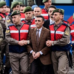 اعتقال 295 من الجيش التركي للاشتباه بعلاقتهم بغولن الإرهابية