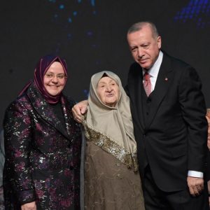 الرئيس أردوغان يعقد مجلس “شورى كبار السن” مع مواطنيه المسنين ويستمع لمطالبهم (صور)