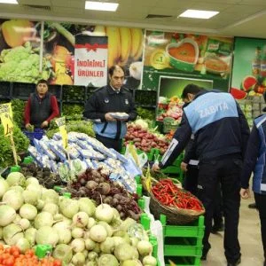 الحكومة التركية تراقب أسعار الخضروات والفواكه لهذا السبب