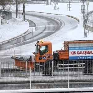 بالصور.. عاصفة ثلجية تجتاح مدينة إسطنبول 17