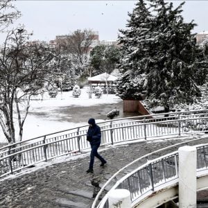 بالصور.. عاصفة ثلجية تجتاح مدينة إسطنبول 11