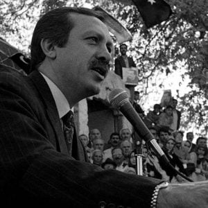 فيديو.. أردوغان يعود لميدان ارتبط باعتقاله قبل 22 عاما