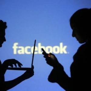 “فيسبوك” يطلق ميزة تجنبك الكثير من الإحراج!
