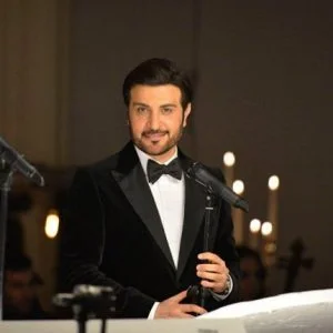 شاهد.. عناق وتقبيل الفنان العراقي ماجد المهندس للمطربة “نوال الزغبي” في الإمارات يثير جدلاً واسعاً!!