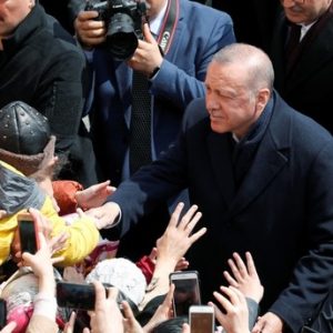 أردوغان يدلي بصوته في الانتخابات المحلية التركية “فيديو”