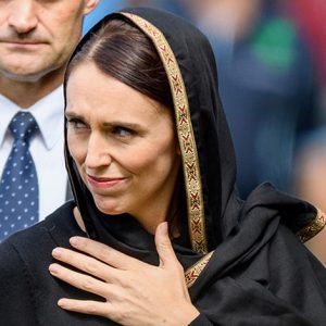 ماذا قالت رئيسة وزراء نيوزيلندا عن ارتدائها الحجاب؟