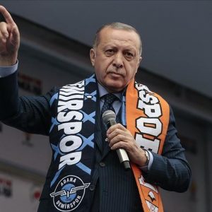 الرئيس أردوغان يستنكر الإساءة للأذان خلال تجمّع للمعارضة بإسطنبول