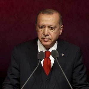 مرشحة حزب تركي معارض تستنكر كتابة لافتات انتخابية بالعربية..وأردوغان يردّ