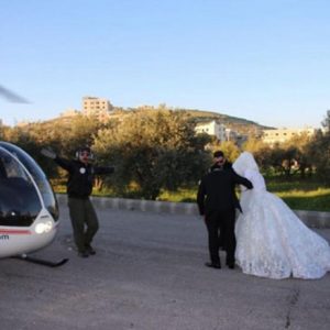 بالفيديو: أردني يزف عروسه بهليكوبتر!!